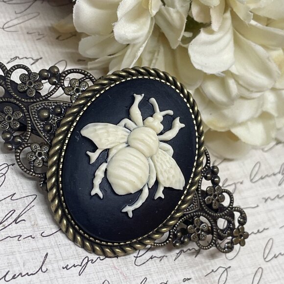 Black Cream Bee Humble Honey Christmas Gift New Cameo Pin Hair Clip Jewelry Comb - Picture 4 of 10